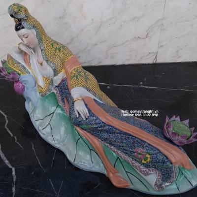 TƯỢNG PHẬT BÀ QUAN ÂM NẰM TRÊN LÁ SEN